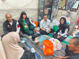 Takziah dan Doa Bersama, PSI Surabaya Dampingi Keluarga Korban Kecelakaan Gondola
