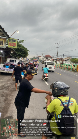 MAKI Jatim Kembali Berbagi di Hari ke-16 Ramadhan, 250 Paket Nasi Rawon Dibagikan di Leces Probolinggo