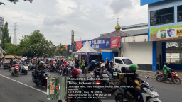 MAKI Jatim Bagikan 250 Paket Takjil di Hari ke-17 Ramadhan, Warga Antusias di Jalan Ahmad Yani Surabaya
