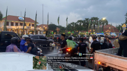 Berbagi Berkah di Hari ke-19 Ramadhan, Tim Takjil MAKI Jatim Bagikan 250 Paket Takjil di Depan Grahadi