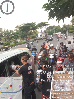 MAKI Jatim Bagikan 250 Paket Takjil di Bundaran Waru, Wujud Kepedulian di Hari ke-21 Ramadhan