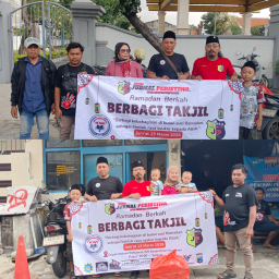 Media Jurnal Peristiwa.ID Bagikan 250 Takjil Gratis di Depan Makam Pahlawan WR Soepratman Surabaya