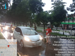 MAKI Jatim Tetap Berbagi di Tengah Hujan Deras, 1.000 Paket Takjil Dibagikan di Hari ke-25 Ramadhan