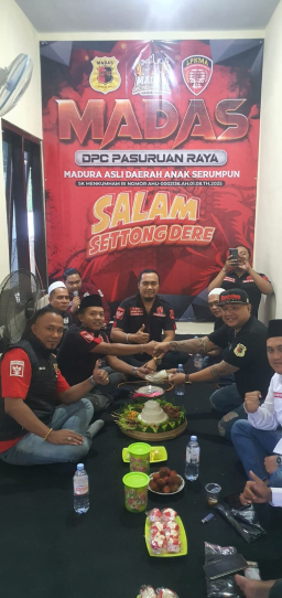 Peresmian Kantor Baru, MADAS (Madura Asli Daerah Anak Serumpun) DPC Pasuruan Raya Bagikan 5.000 Takjil