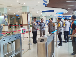 *Polda Jatim Pastikan Kesiapan Pos Terpadu di Pelabuhan Tanjung Perak Wujudkan Mudik Aman Keluarga Bahagia