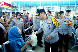 Wakapolri Tinjau Arus Mudik Via Udara, Pastikan Penyeberangan Merak–Bakauheni Terkendali