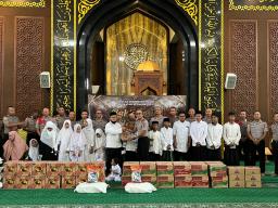 SIP 55 Resimen Desaka Dhira Pradhipa Polda Jawa Timur Gelar Baksos dan Santunan Anak Yatim di Bulan Ramadan