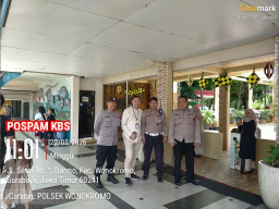 Libur Lebaran Aman, Polrestabes Surabaya Intensifkan Patroli Jalan Kaki di Kebun Binatang Surabaya