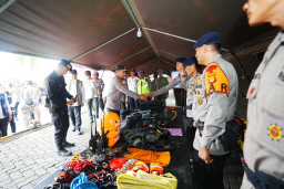 Tinjau Arus Balik di Pelabuhan Bakauheni, Kapolri Pastikan Pemudik Aman-Selamat Sampai Tujuan