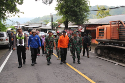 Akses Nasional Lumpuh Akibat Batu Besar Longsor, Tim Gabungan Lakukan Asesmen dan Pemetaan