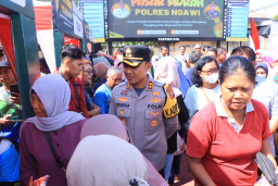 Polres Ngawi Gelar Pasar Murah Masyarakat Sumringah.