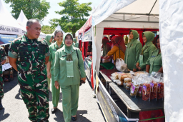 Jelang Hari Raya, Korem 081/DSJ Gelar Bazar Murah TNI