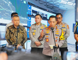 Tinjau Jasa Marga Command Center, Kapolri Pastikan Penanganan Arus Balik Berjalan Lancar dan Aman.