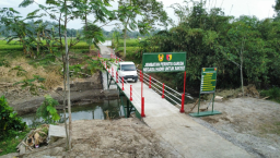 Jadi Akses Vital Warga, Jembatan Perintis Garuda di Wilayah Korem 081/DSJ Berlanjut
