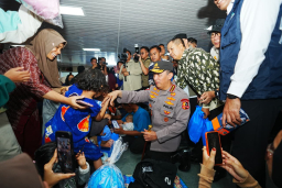 Tinjau Arus Balik di Pelabuhan Bakauheni, Kapolri Pastikan Pemudik Aman dan Selamat Sampai Tujuan