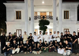 Dan Bukber Di Kediaman H. Ahmad Shandy