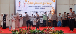 Polres Lamongan Bersama Ketua Bhayangkari Cabang Lamongan Menggelar Kegiatan Santunan Yatim dan Buka Bersama