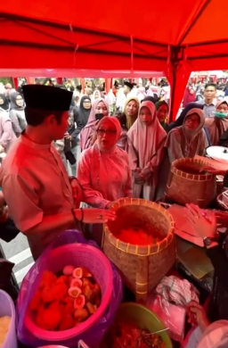Pemerintah Kabupaten Lamongan Menggelar Kegiatan Boran Agung Di Depan Halaman Masjid Agung Lamongan Geratis
