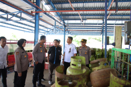 Sidak SPBU dan SPBE Kapolres Sumenep Tegaskan Stok Aman, Isu Kenaikan Hoaks