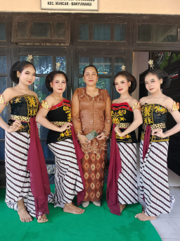 Tari Serimpi oleh Para Srikandi Buka Ruwatan Pamungkas Nagari Adat Budaya Bumi Nusantoro