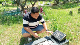 Abi Arbain Ketua IWB Ziarah ke Makam Ibunda Sebelum Bertolak ke Jakarta