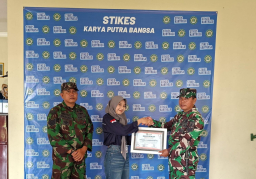 Koramil Sumbergempol Gembleng Mahasiswa STIKES Lewat Latihan PBB
