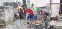 Wujud Kepedulian, Babinsa Garum Turun Tangan Bantu Pembuatan MCK Warga