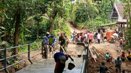 Pengecoran Jalan Jembatan Perintis Garuda Capai Progres Signifikan, TNI dan Warga Terus Bersinergi