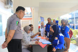 Polres Bojonegoro Gelar Pemeriksaan Kesehatan Gratis bagi Buruh Jelang May Day !