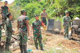 Pastikan Kualitas, Dandim Trenggalek Tinjau Pembangunan Jembatan Perintis Garuda
