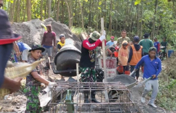Gotong Royong Kunci Keberhasilan Pembangunan Jembatan Perintis Garuda