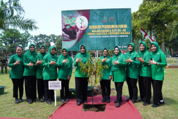 Ibu Ketua Persit KCK PD V Brawijaya Ibu Vira Rudy Saladin Hadiri Penutupan Dikmaba TNI AD 2026 di Jember