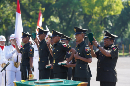 Pangdam V Brawijaya Tutup Dikmaba TNI AD 2026 dan Lantik 222 Prajurit Baru Profesional