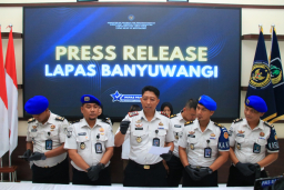 Coba Kelabuhi Petugas, Pengunjung Lapas Banyuwangi Tertangkap Tangan Buang Paket Diduga Sabu ke Tempat Sampah