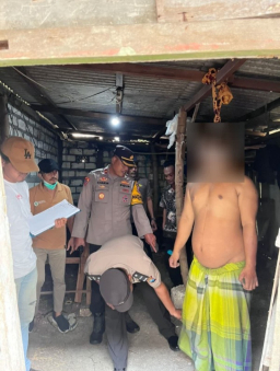 Polsek Babat & Polres Lamongan, Mengevakuasi Seorang Pria Yang Ditemukan Meninggal Dunia Akibat Gantung Diri