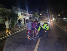 Motor Tergelincir Saat Mendahului, Warga Gambiran Tewas Tertabrak Truk di Jalan Nasional