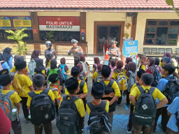 Polsanak: Polres Blitar Edukasi Pelajar Berbudaya Tertib Sejak Dini