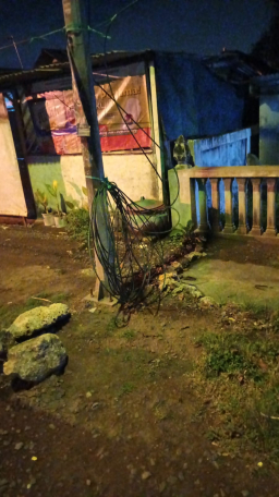 Proyek Penarikan Kabel XL / Smart Freen Dari PT.B I P di kawasan Cerme,Gresik Diduga ilegal serta abaikan keselamatan