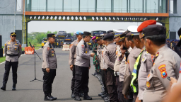 2699 Personel Gabungan Polrestabes Surabaya Amankan Derby Jatim Persebaya vs Persik di Gelora Bung Tomo