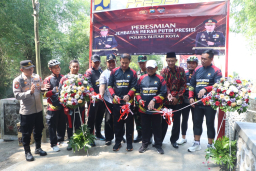 Polres Blitar Kota Resmikan Jembatan Merah Putih Presisi Penghubung Dua Desa