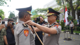 Dedikasi Tanpa Henti! Polrestabes Surabaya Beri Penghargaan Kenaikan Pangkat Pengabdian kepada Perwira Berprestasi
