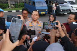 *Polrestabes Surabaya Amankan Tersangka Pencabulan Tujuh Anak Dibawah Umur*