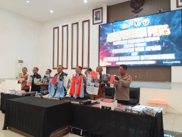 Polrestabes Surabaya Bongkar Dugaan Sindikat Penyekapan dan Scamming Internasional, 44 Orang Diamankan