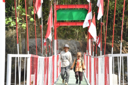 Tiga Jembatan Garuda Dibangun, Warga Ponorogo Kini Tak Lagi Menantang Arus Sungai