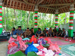 Panen Jagung Melimpah, Warga Pogalan bersama TNI-Polri Gelar Syukuran