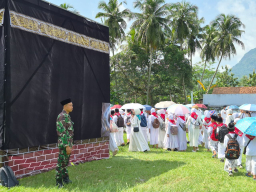 Belajar Haji Sejak Kecil, Babinsa Kampak Tanamkan Nilai Akhlak dan Kebersamaan