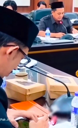 “Skandal Etika di DPRD Jember Meledak! Viral Main Gim Saat Bahas Kematian Bayi dan Stunting, Publik Desak Hukuman Tegas”