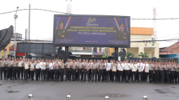 Kapolres Polres Lamongan Beri Reward Anggota Berprestasi