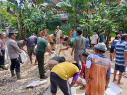 Koramil 0812/10 Babat Gelar Karya Bakti Bangun Irigasi di Desa Patihan Sinergi TNI dan Rakyat