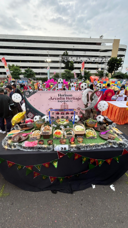 Horison Arcadia Heritage Rajawali Surabaya Tampil Nyentrik di Festival Rujak Uleg Phoria 2026